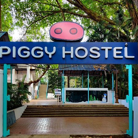 Piggy Calangute By Urban Nomads - Dorms & Pvt Rooms Exteriör bild