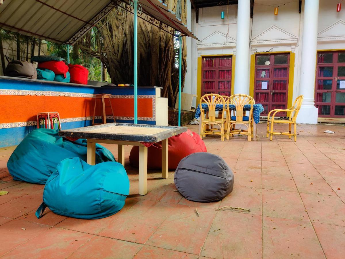 Piggy Calangute By Urban Nomads - Dorms & Pvt Rooms Exteriör bild