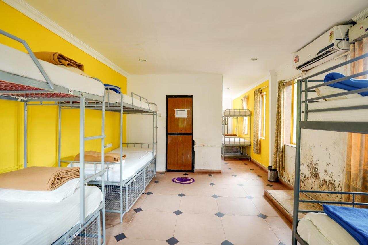 Piggy Calangute By Urban Nomads - Dorms & Pvt Rooms Exteriör bild