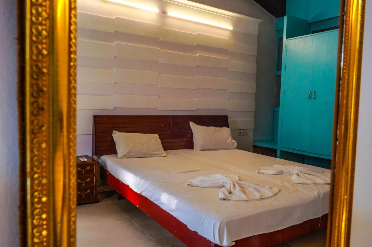 Piggy Calangute By Urban Nomads - Dorms & Pvt Rooms Exteriör bild